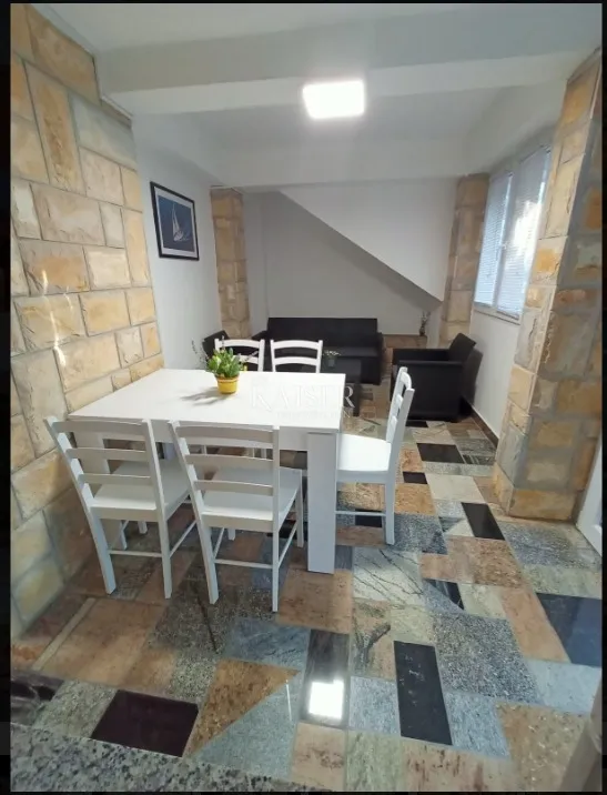 zadar, vinjerac - kuća s četri apartmana ,70m od mora - slika 6