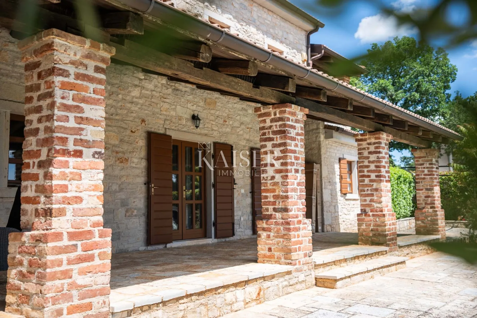 poreč, okolica, prekrasna kamena vila sa bazenom - slika 2