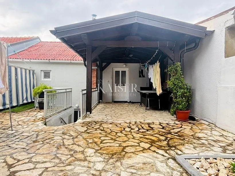 otok pag – kolan kuća 2 jedinice dvorište parking - slika 14