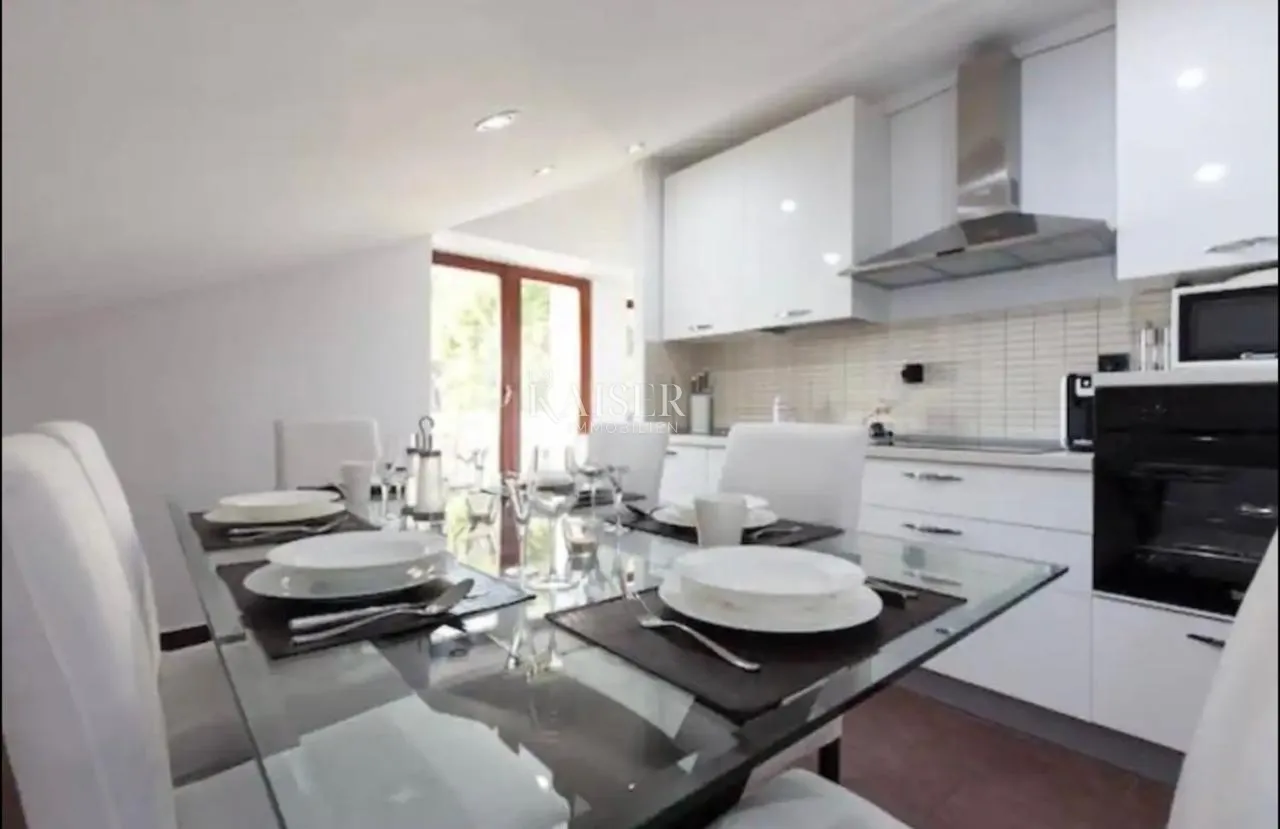 Njivice, Otok Krk- apartman 92m2 s vrtom, blizu centra - Njivice, Omišalj