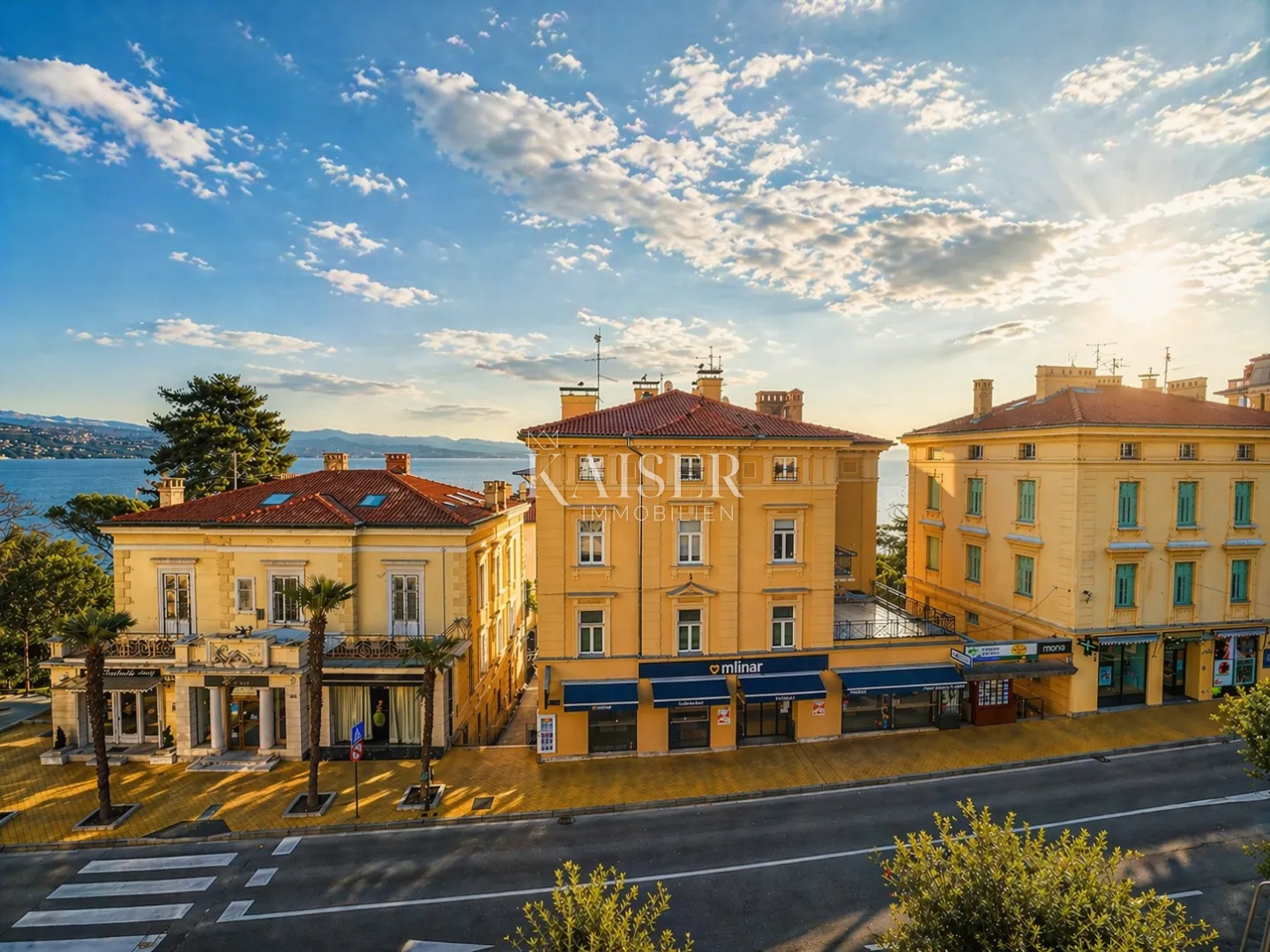 Opatija centar – Prostran stan s 4 sobe, 3 balkona i parkingom, 70 m od mora