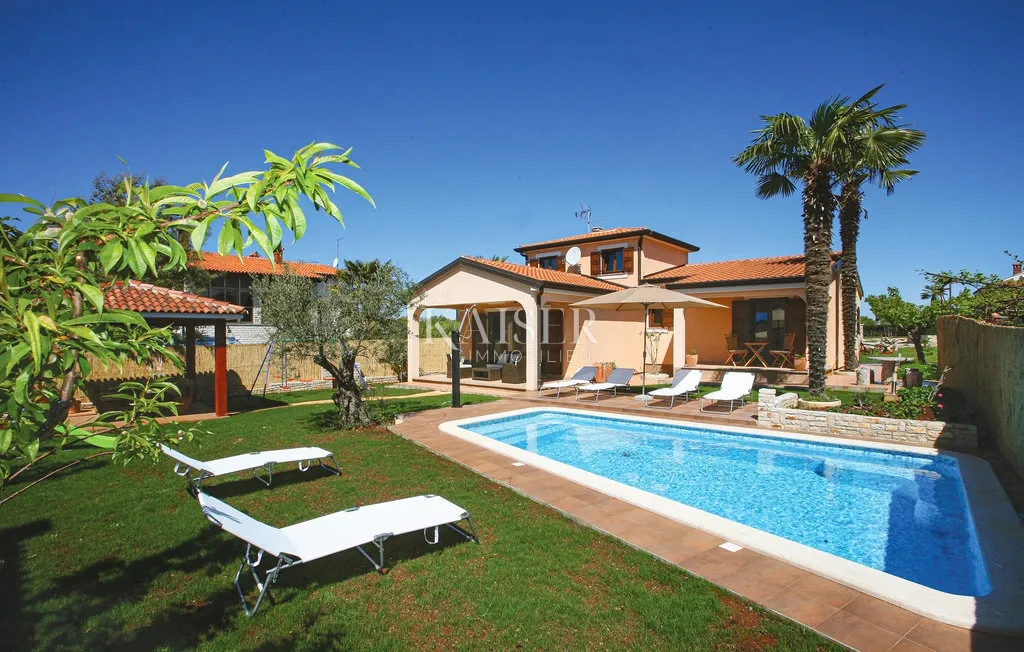 Istra, Novigrad - vila 131m2, s bazenom i velikom okućnicom, za dugoročni najam
