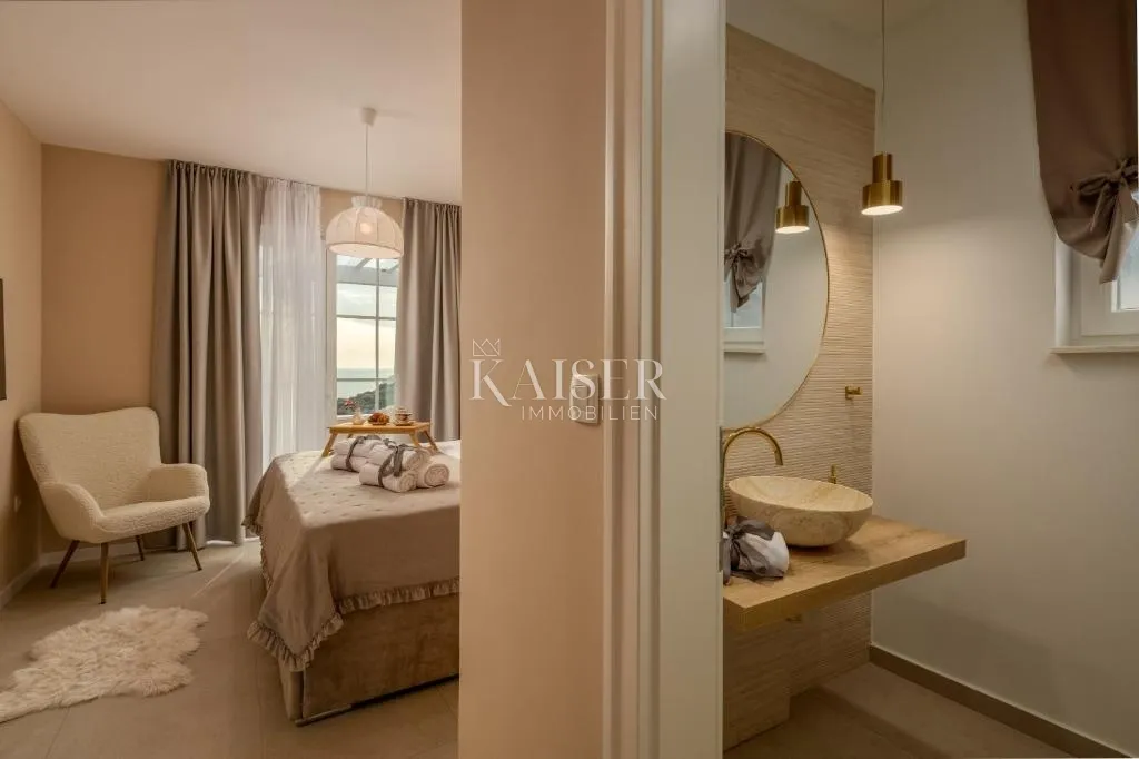 šibenik-rogoznica – ražanj: autentična vila 230 m² s bazenom, pogledom na more i luksuznim interijerom - slika 26