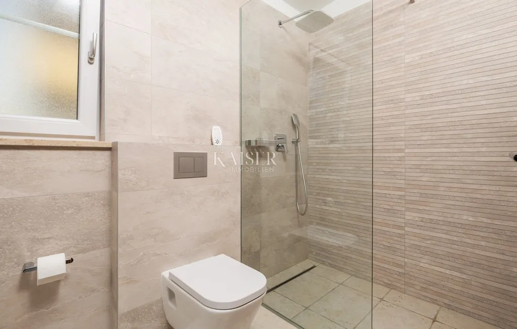 kornić, otok krk- vila 121m2 s pogledom na more i bazenom - slika 11