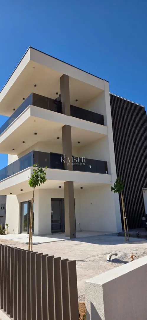 vodice, šibenik - luksuzan trosoban penthouse s velikom terasom i pogledom na more, vodice - slika 9
