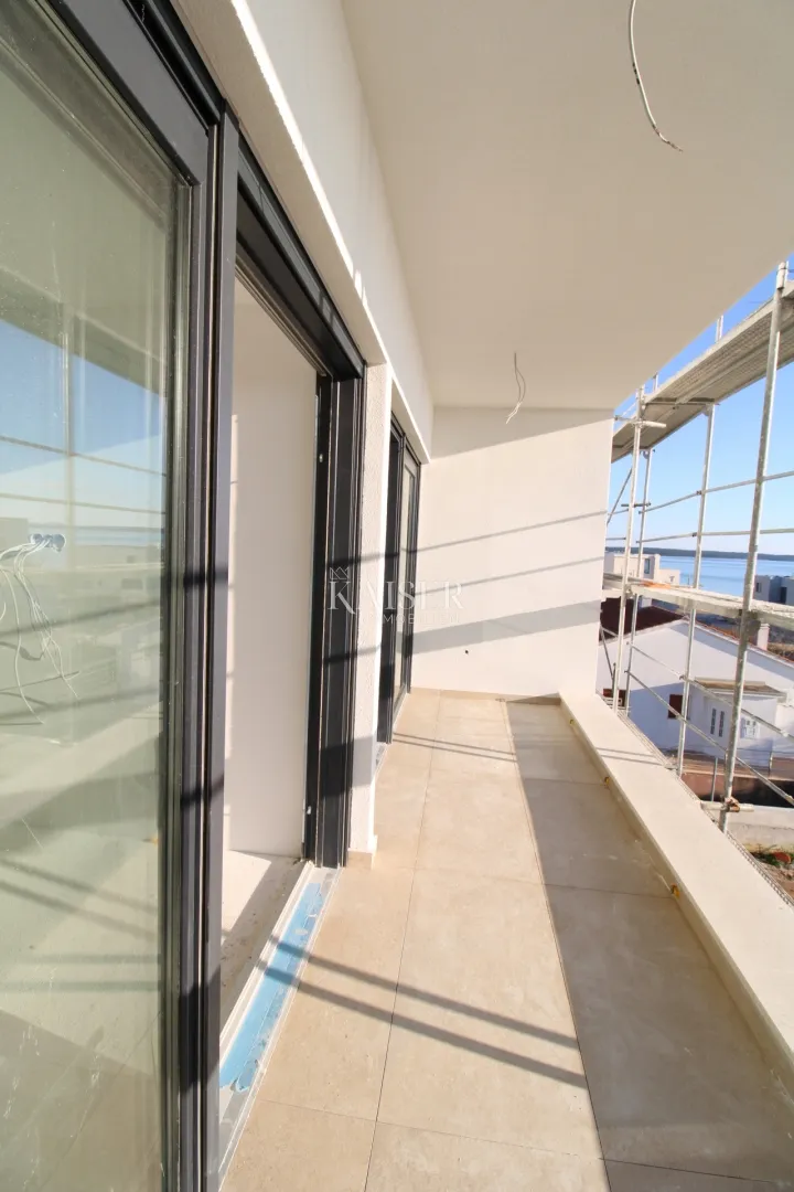 zadar, privlaka: dvoetažni stan sa krovnom terasom,40m od mora - slika 24