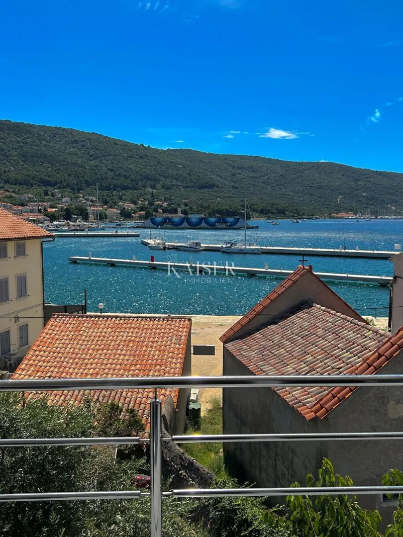 otok cres, cres - kuća sa 4 stana, 288m2, 50m od mora sa prekrasnim pogledom - slika 47