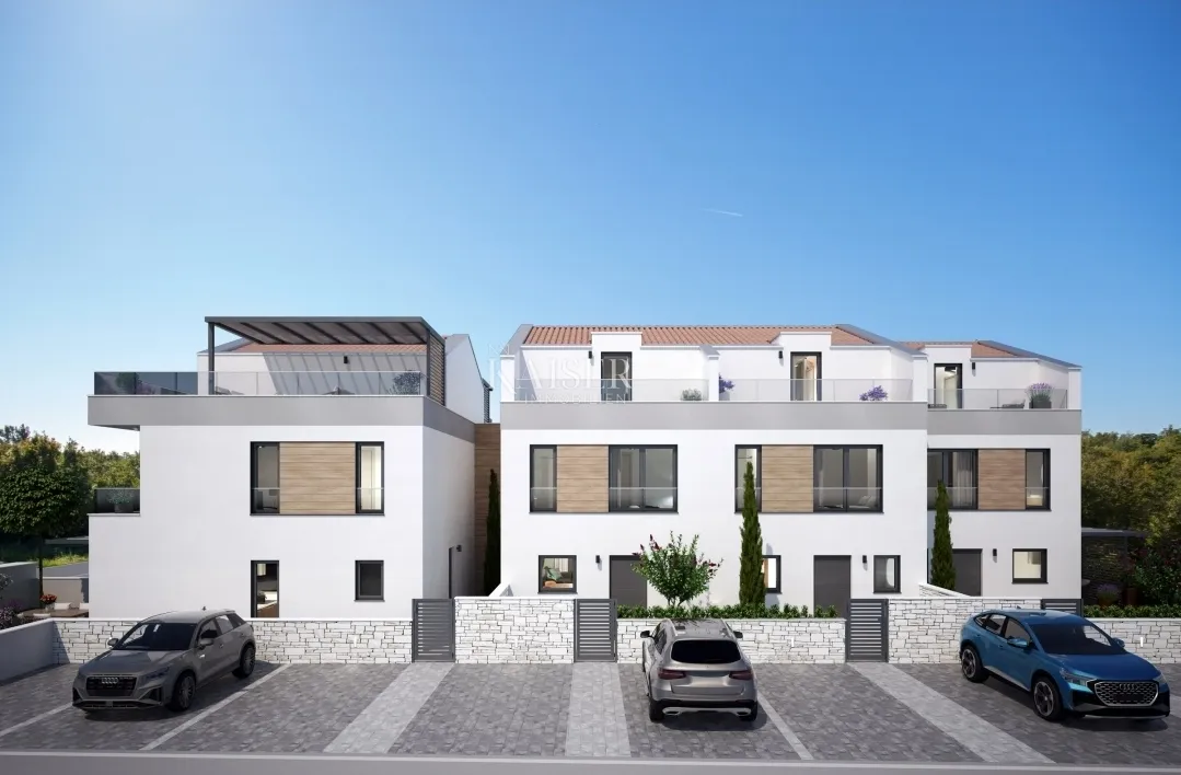 istra - poreč, nova kuća u nizu sa dvorištem - slika 2