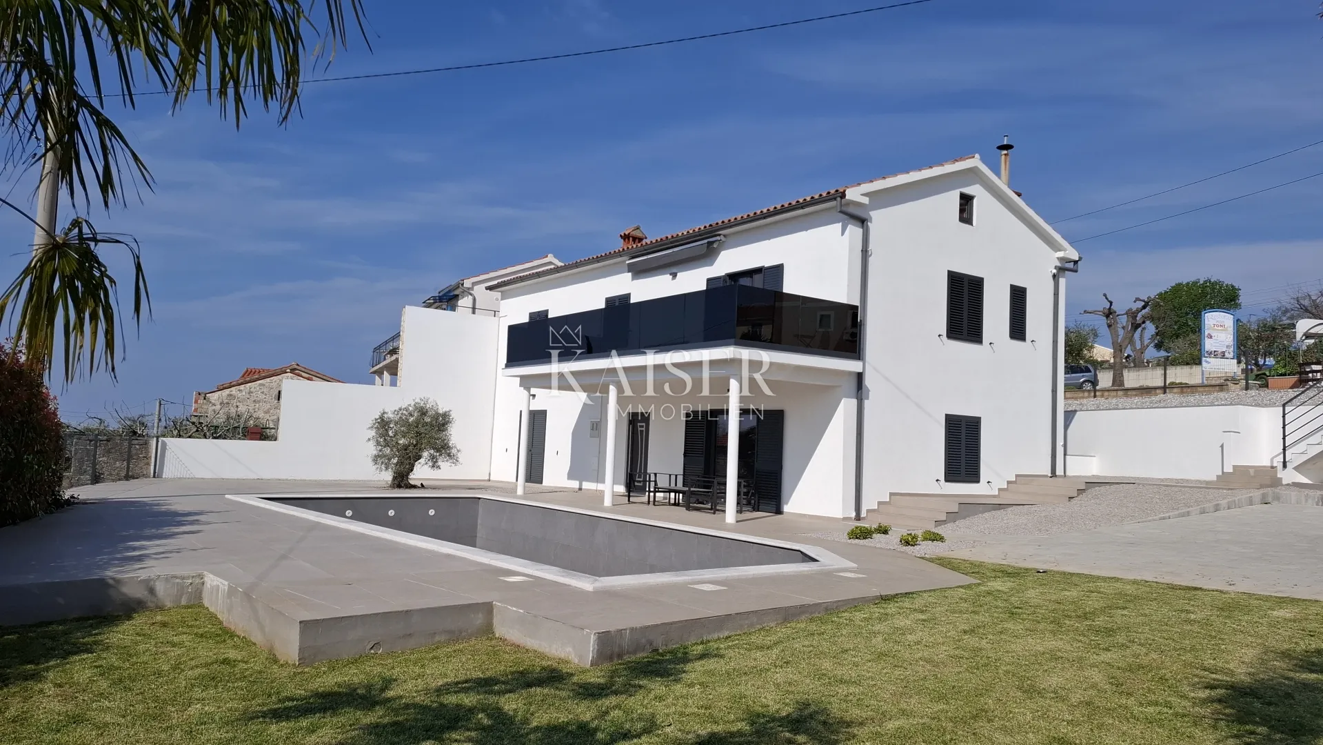istra, kaštelir - kuća sa dva stana, 188m2, bazen - slika 2