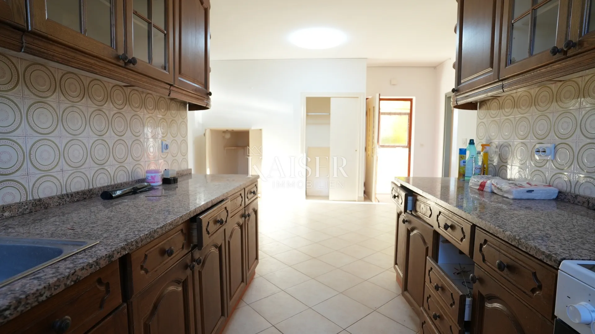 kuća sa dva stana 264m2 prvi red do mora - slika 20