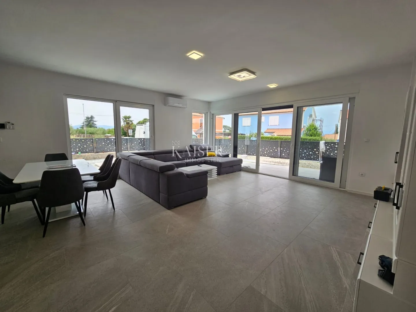 otok krk, malinska - dvojna kuća sa bazenom 156m2 - slika 2