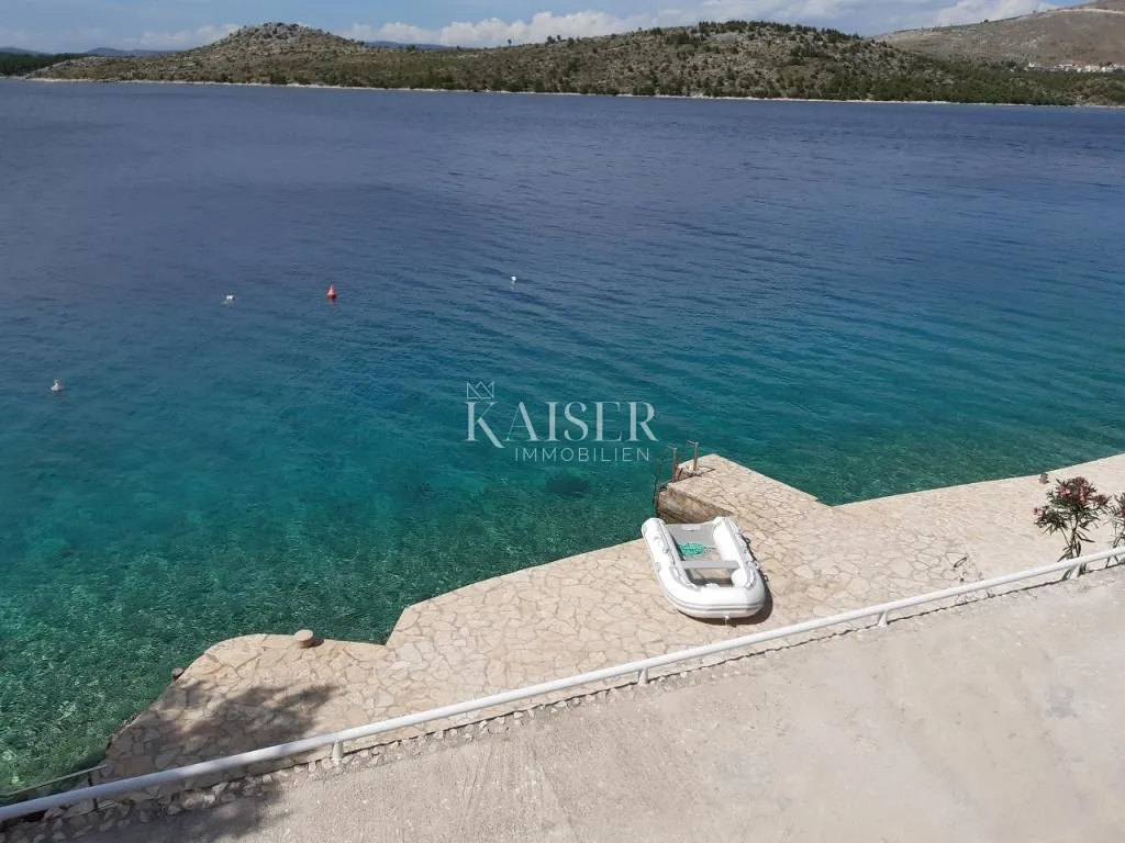 šibenik - kuća prvi red do mora - slika 42