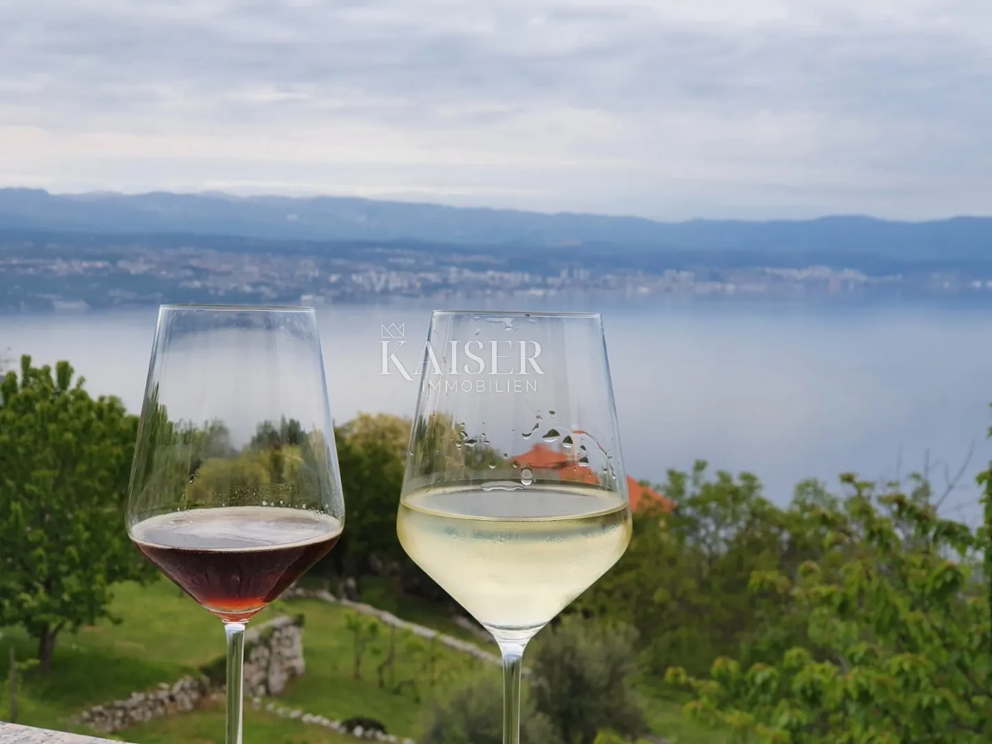 opatija, lovran - kuća sa pogledom na more, sa tri stana 300 m2 - slika 2