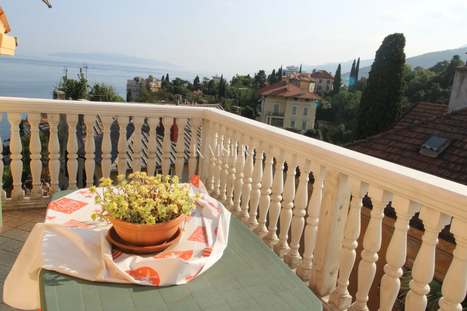 Opatija, Volosko,stan na II katu na atraktivnoj poziciji s lijepom vizurom prema moru