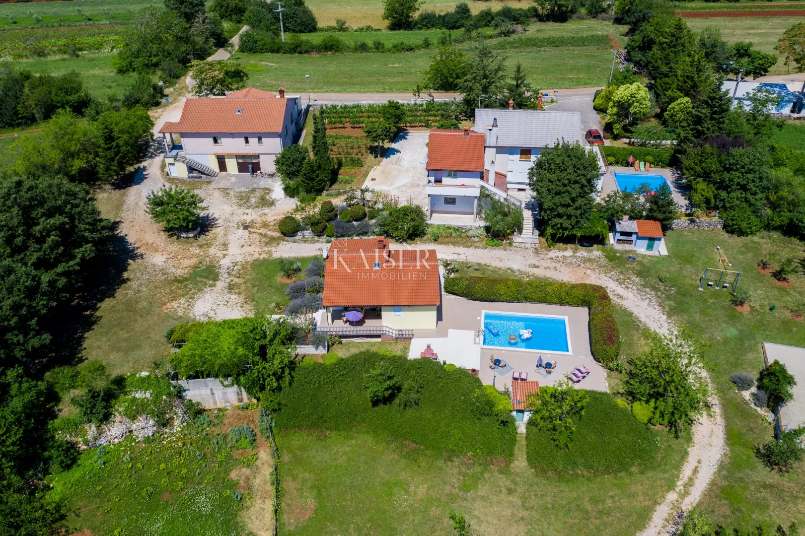 istra, žminj - obiteljsko imanje, 2 kuće s bazenima i 1 poslovni prostor - slika 1