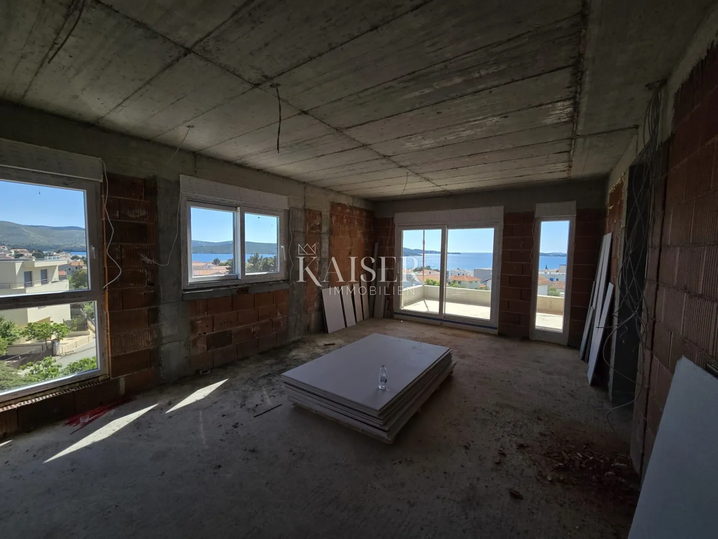 žaborić, šibenik -elitni penthouse s panoramskim pogledom i 50m2 vrtom - slika 5