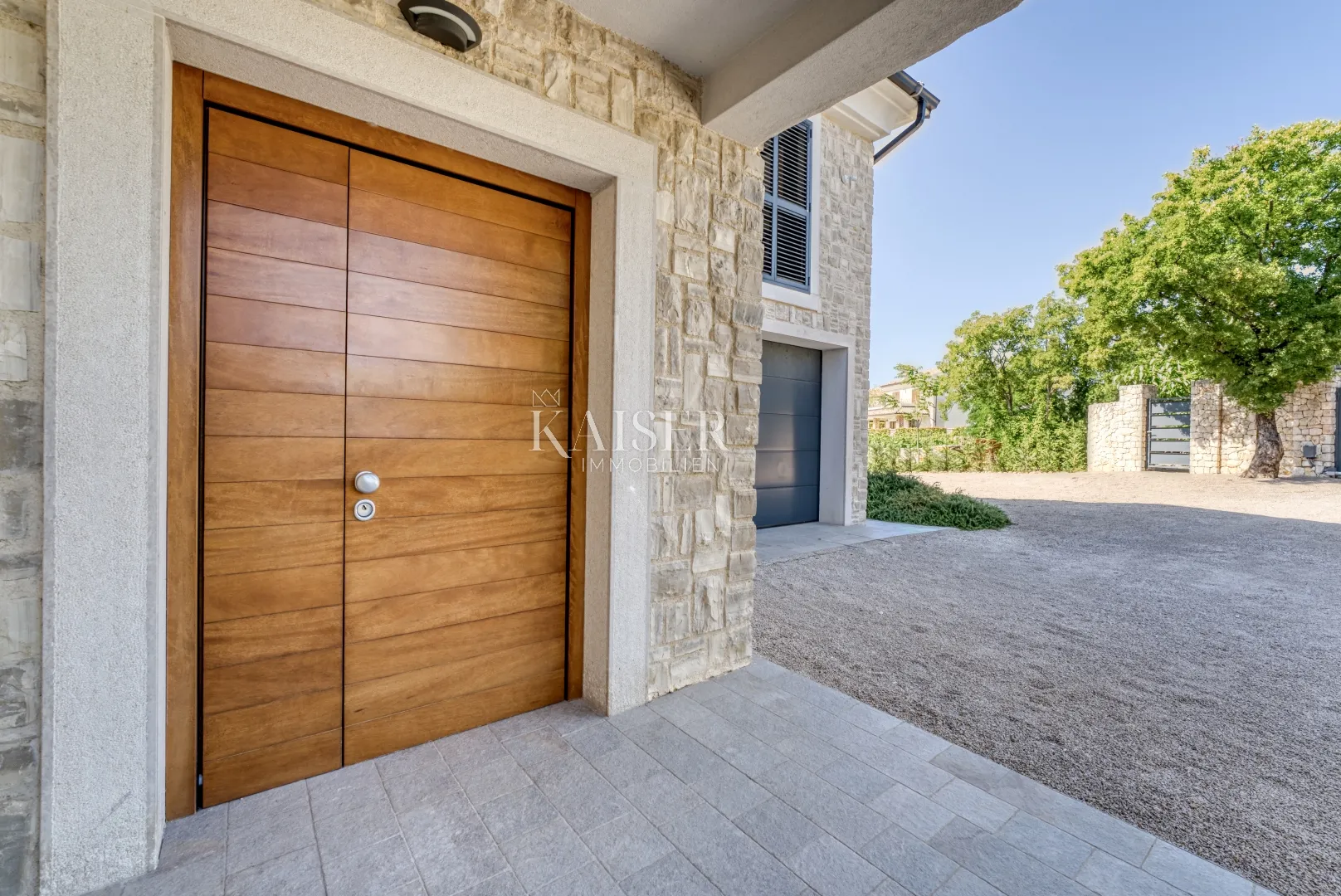 otok krk, kras - impresivna villa u oazi mira - slika 17
