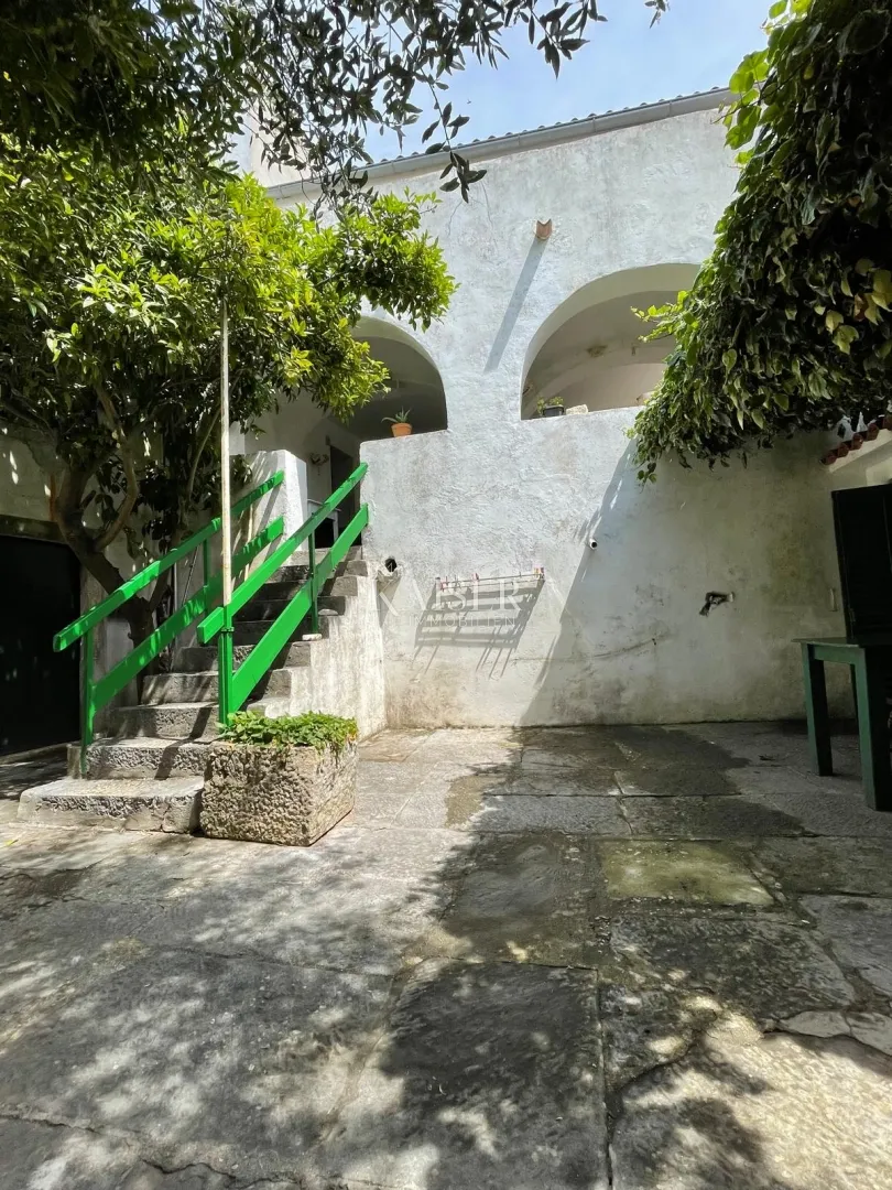 otok cres-lošinj, osor, bivši samostan, 50 m od mora - slika 15