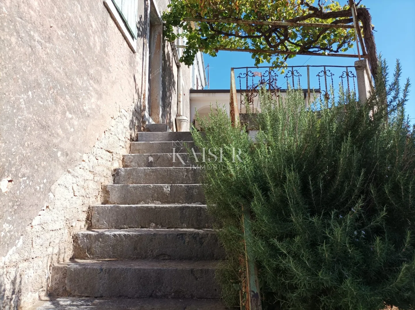 istra - višnjan, dvije starine s vrtom - slika 5