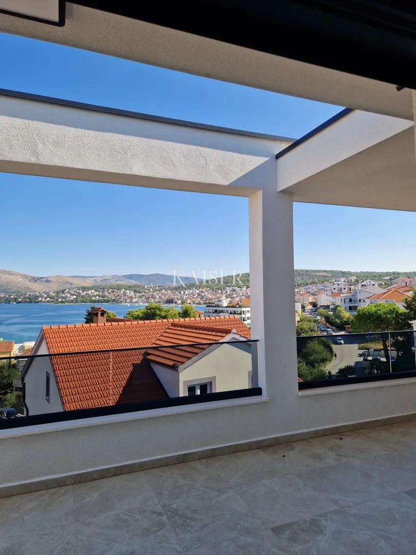 okrug gornji, čiovo - luksuzni penthouse s krovnom terasom i panoramskim pogledom na more - slika 9