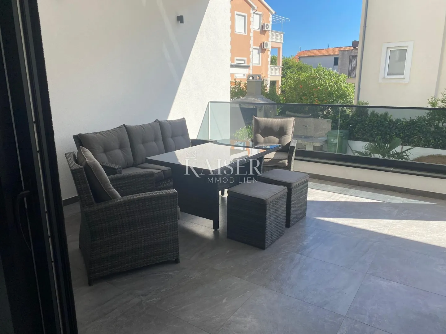 srima, vodice – luksuzan dvosoban stan, 50m od plaže - slika 8