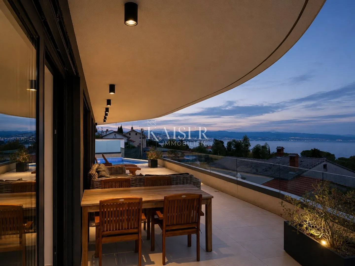 Opatija | Privatna rezidencija s infinity bazenom i panoramskim pogledom na Jadran | 500 m od plaže Slatina