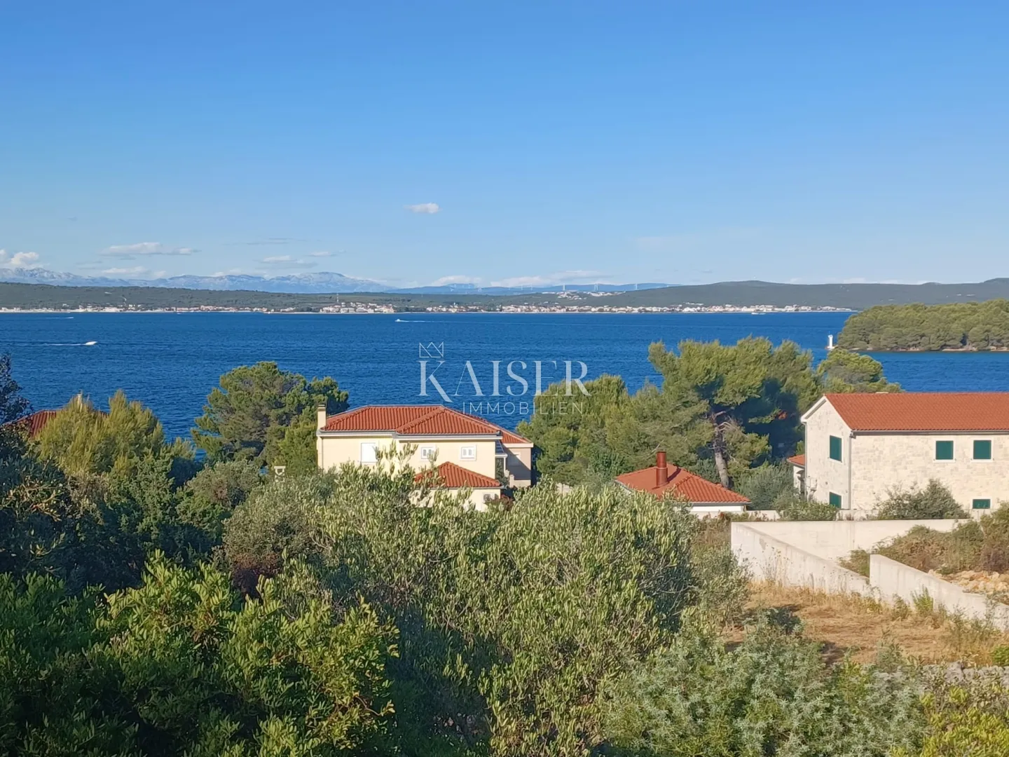 Ugljan, Kukljica, građevinsko zemljište 843 m2, 150 m od mora s pogledom na Zadarski kanal
