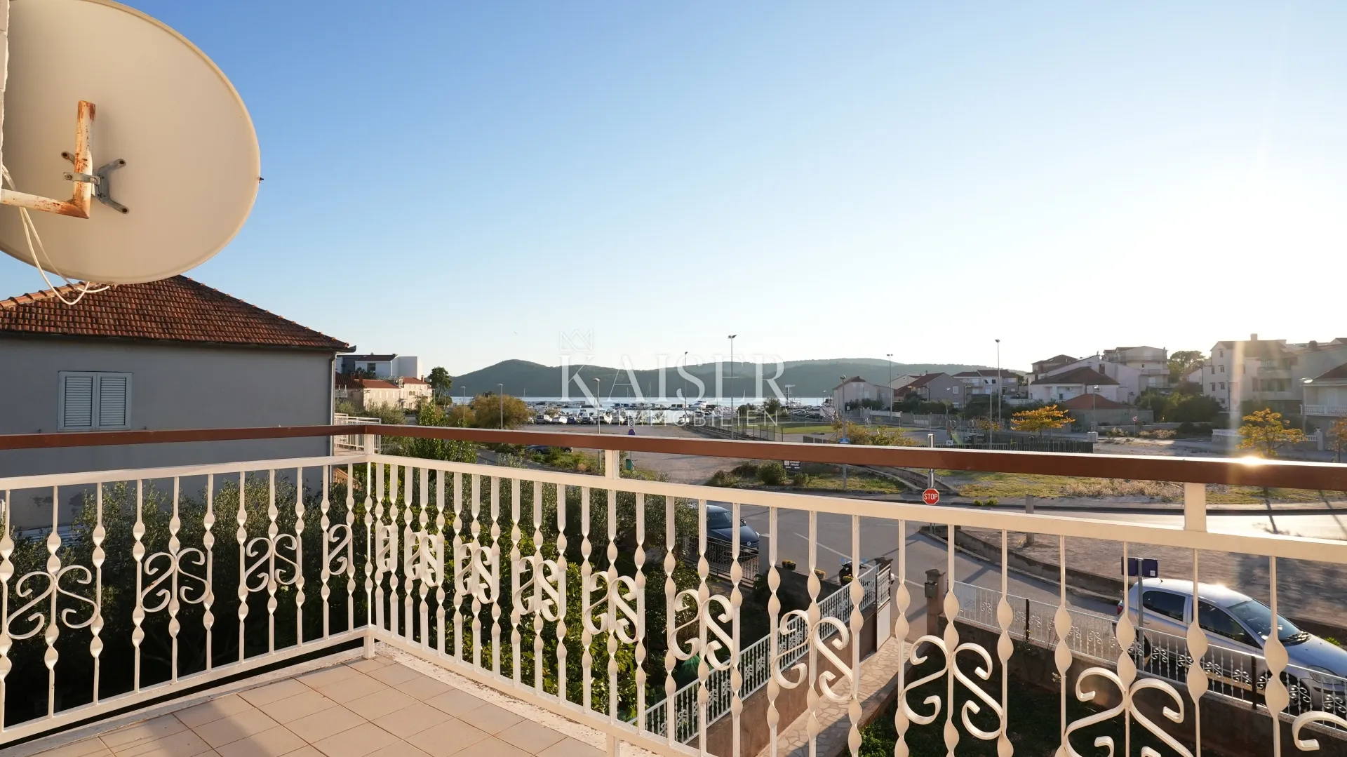 kuća sa dva stana 264m2 prvi red do mora - slika 36