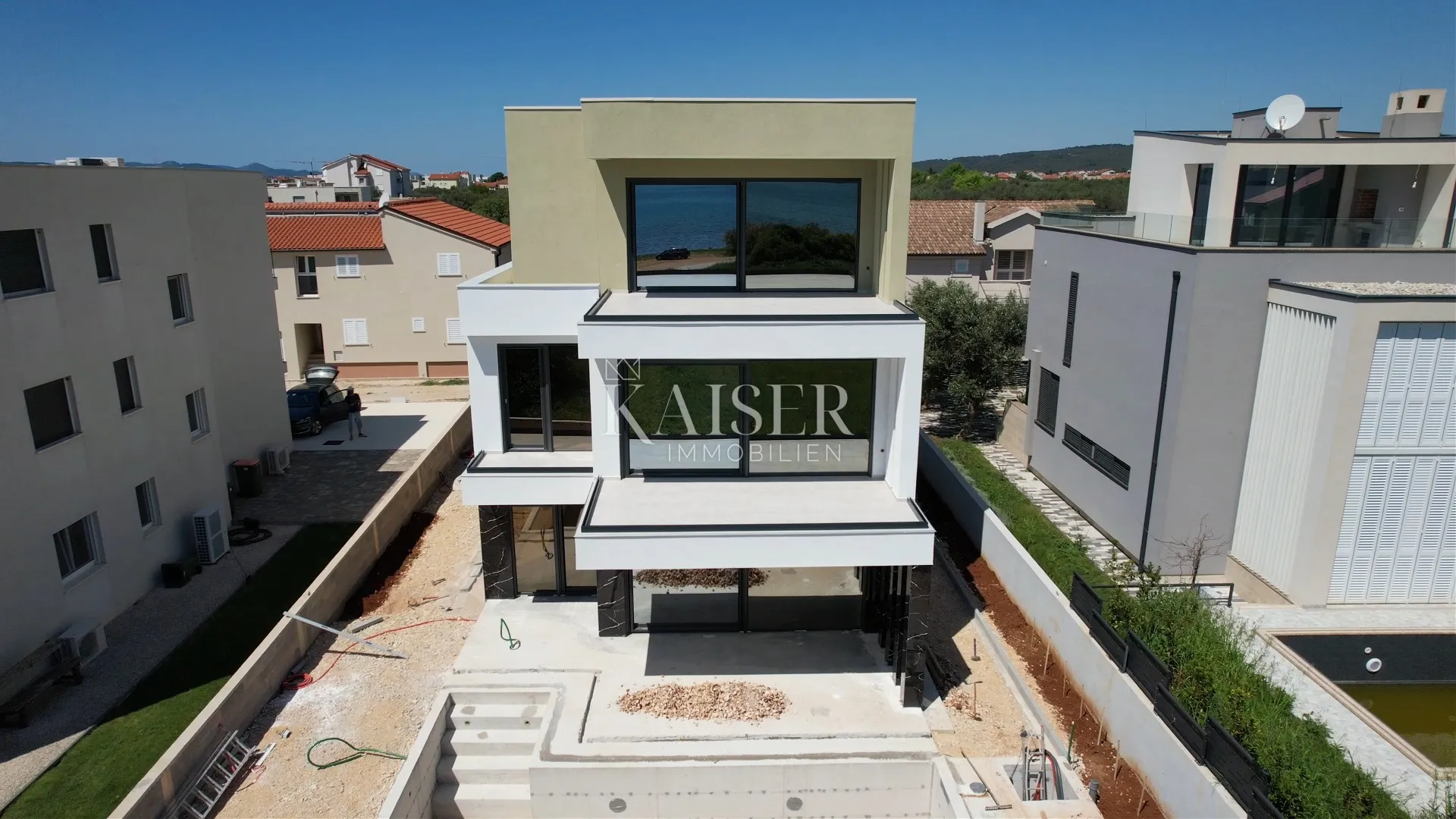 Sukošan, Zadar - Arhitektonsko remek-djelo s liftom i bazenom, 50 m od plaže