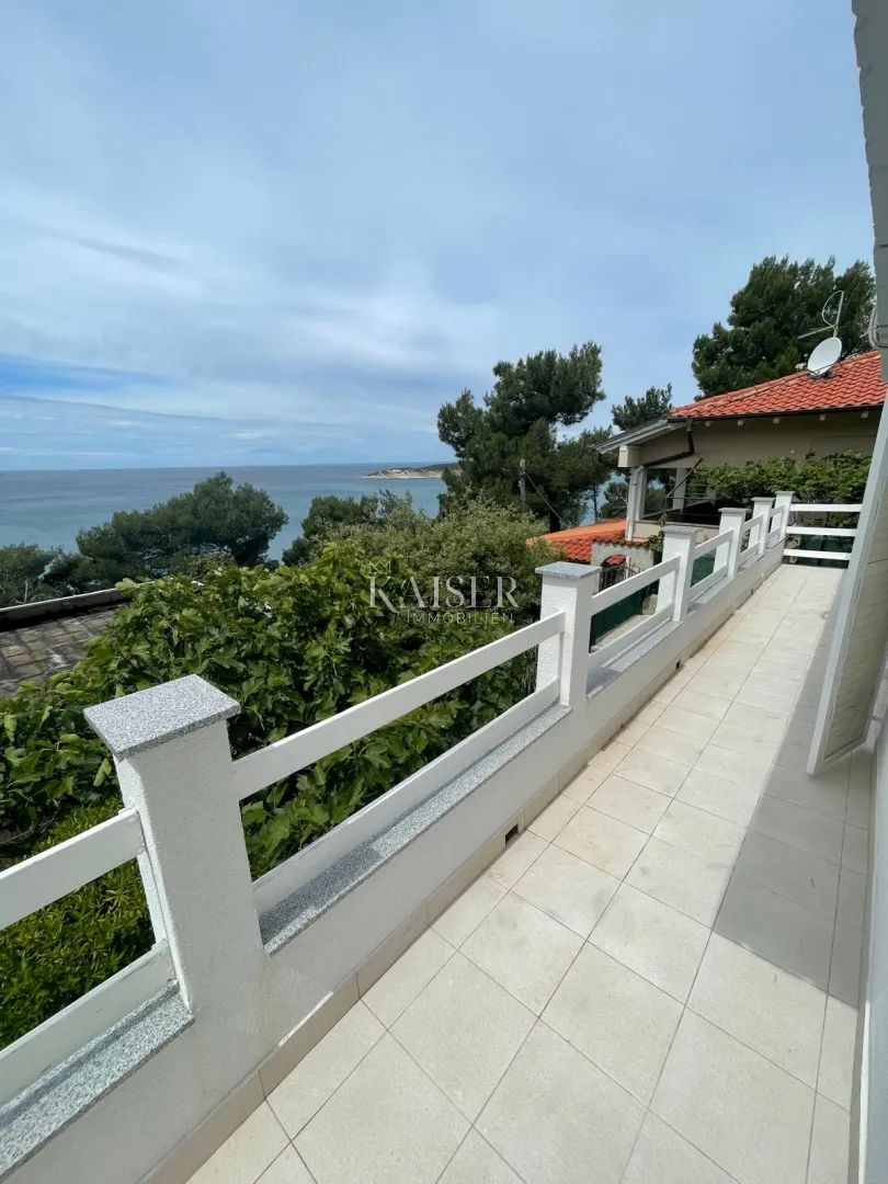 Cres, Martinšćica - samostojeća kuća 148 m², dva apartmana, 150 m od mora - Martinšćica, Cres