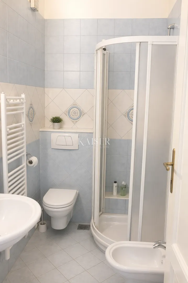 opatija centar – prostran stan s 4 sobe, 3 balkona i parkingom, 70 m od mora - slika 13