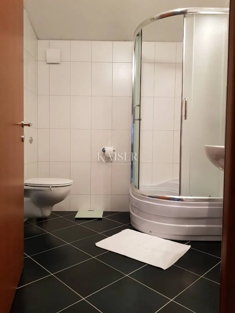 trogir,čiovo- trosoban stan (93 m2) s pogledom na more, blizu plaže - slika 8