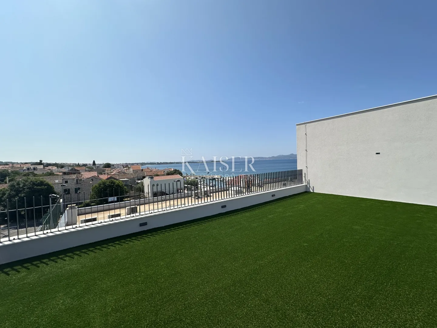 zadar, diklo, stan 94,58 m2, krovna terasa, 50 m od mora - slika 1