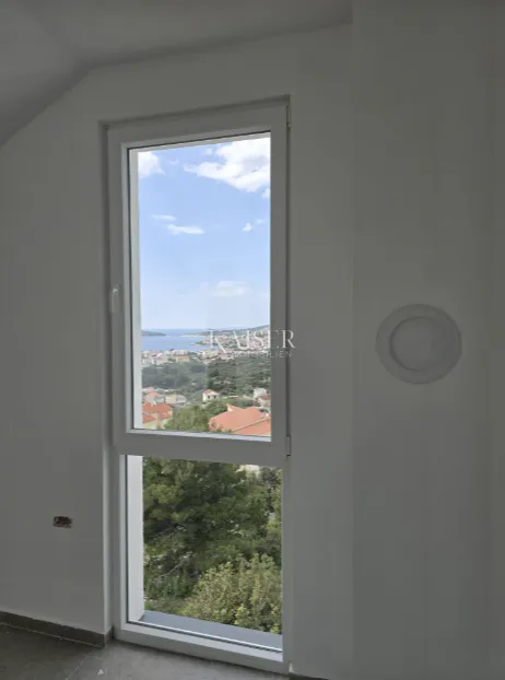 rogoznica, šibenik -panoramski stan (s5) na 2. katu s kuhinjom po mjeri - slika 3