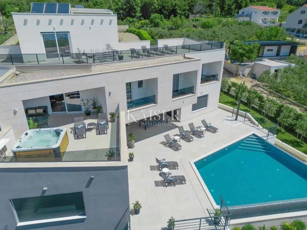 split - luksuzna vila s velikim bazenom - slika 3