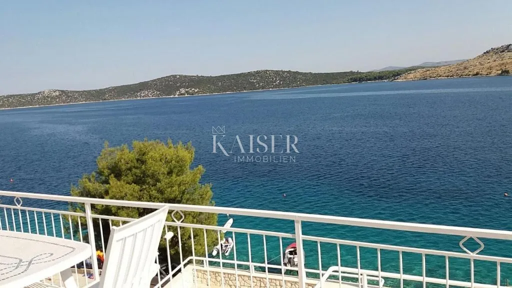 šibenik - kuća prvi red do mora - slika 35
