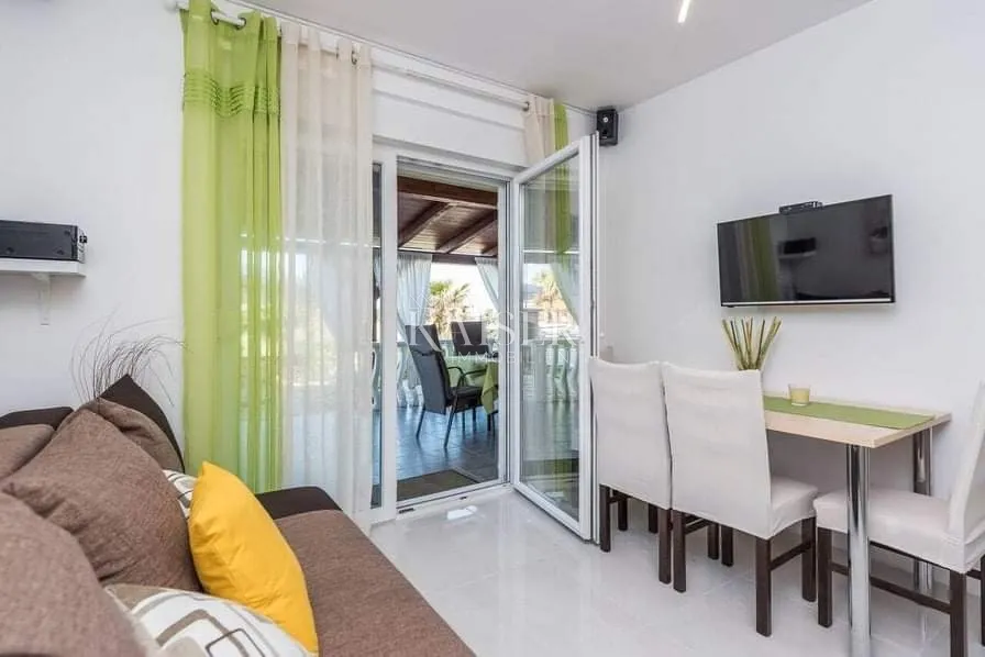 apartman u prizemlju s velikim dvorištem i pogledom na more, vir – zadar - slika 8