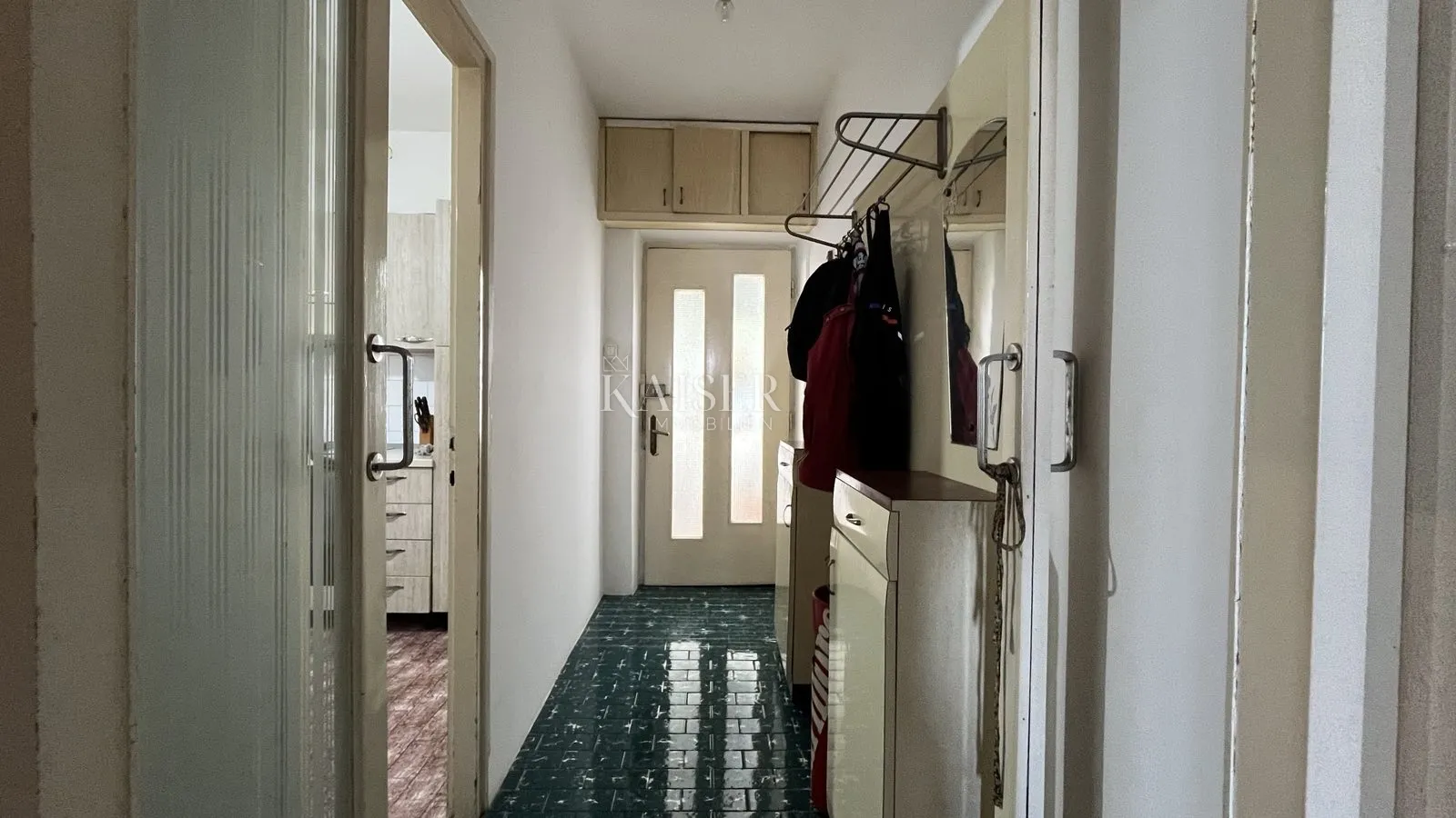 rijeka, trsat - kuća s tri stana, dvije garaže i pogledom - slika 11