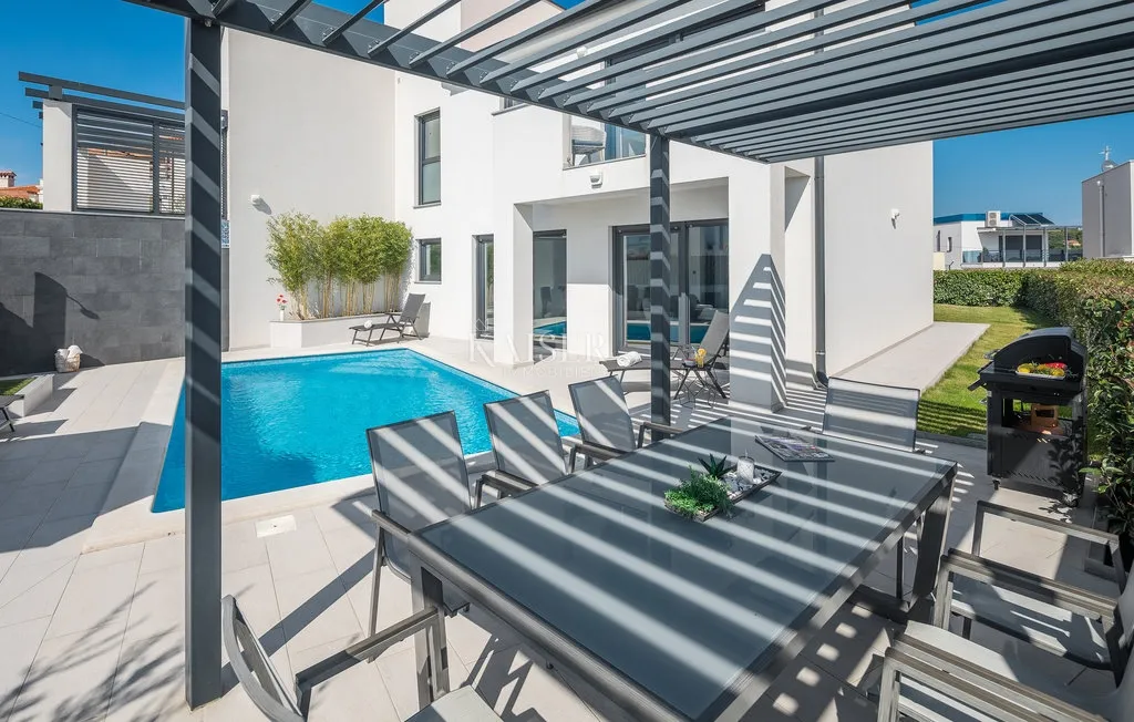 medulin - luksuzna kuća 150m od mora, 270m2, pogled na more - slika 6