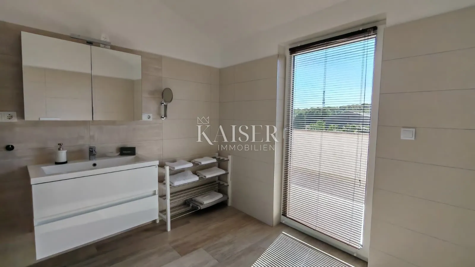 otok krk, dobrinj-renovirana kamena kuća 105m2 s bazenom - slika 19