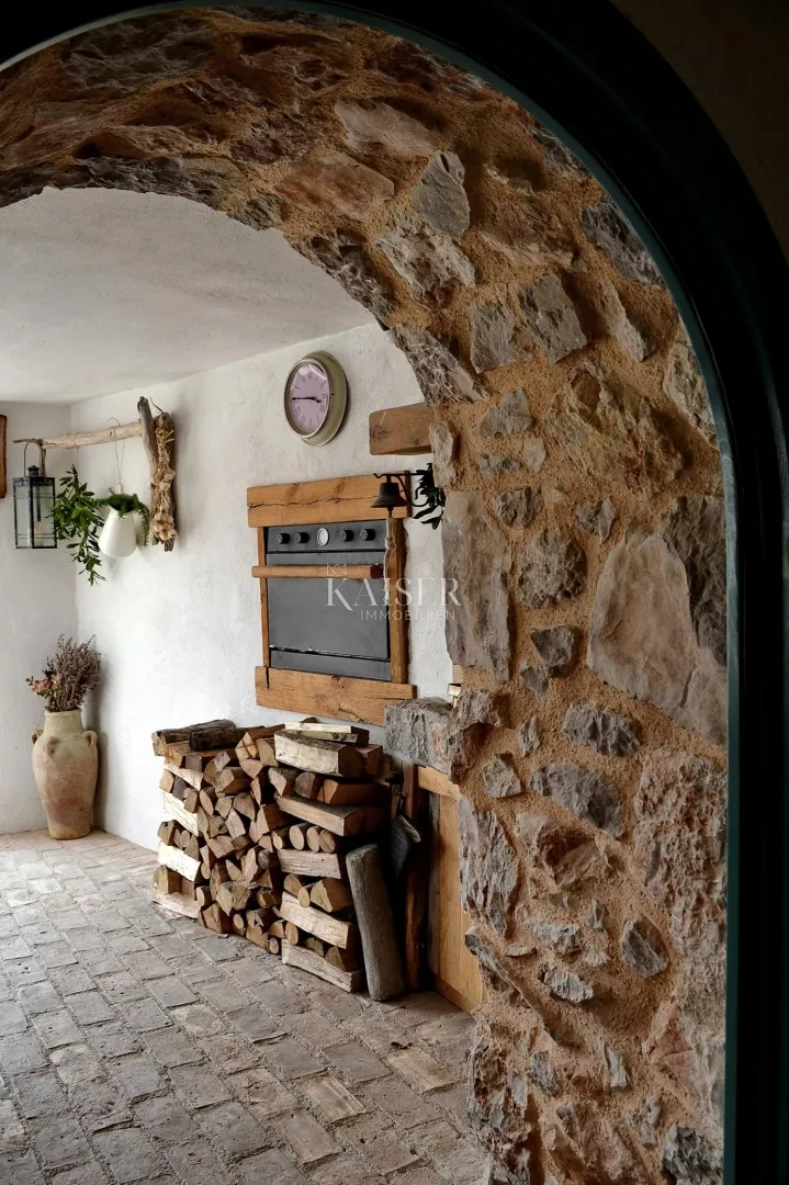 otok krk, malinska- kamena kuća 120m2 s bazenom - slika 10