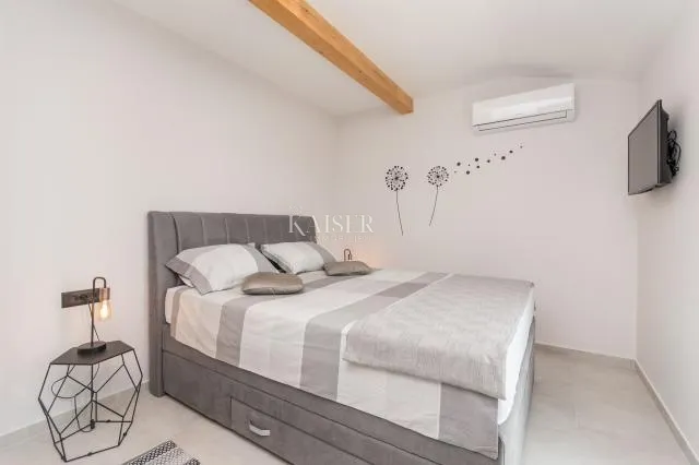 zadar -luksuzna vila s bazenom u oazi zelenila - slika 21