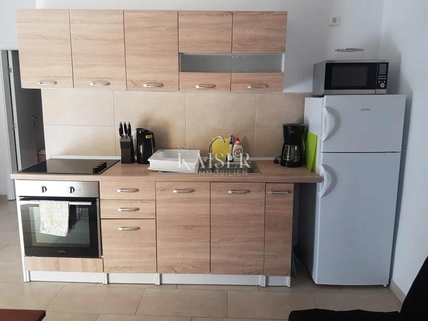 otok vir- kuća 220m2 ,s 3 apartmana - slika 15