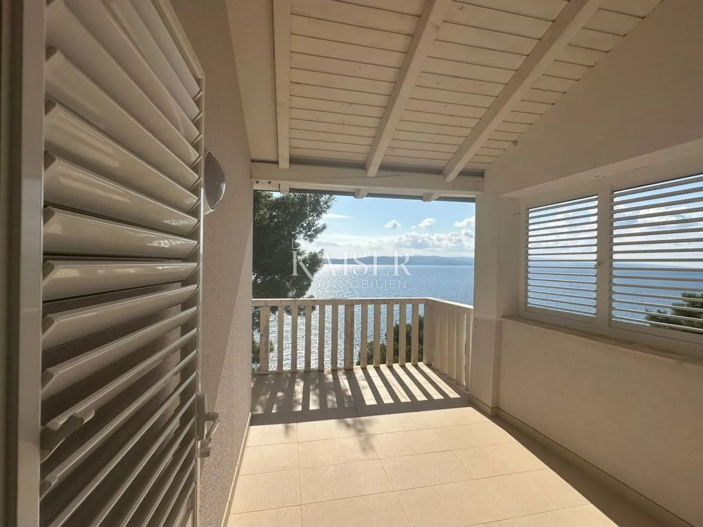 baška voda - penthouse 85m2, prvi red do mora, top lokacija - slika 3