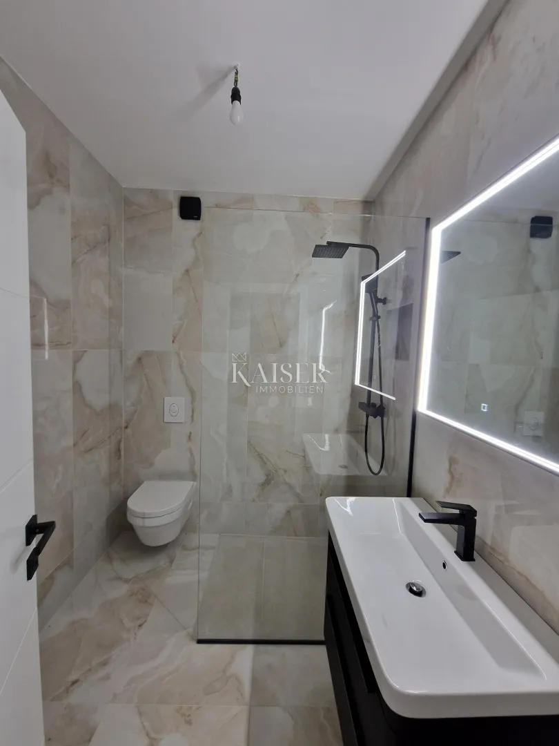 okrug gornji, čiovo - luksuzni penthouse s krovnom terasom i panoramskim pogledom na more - slika 28