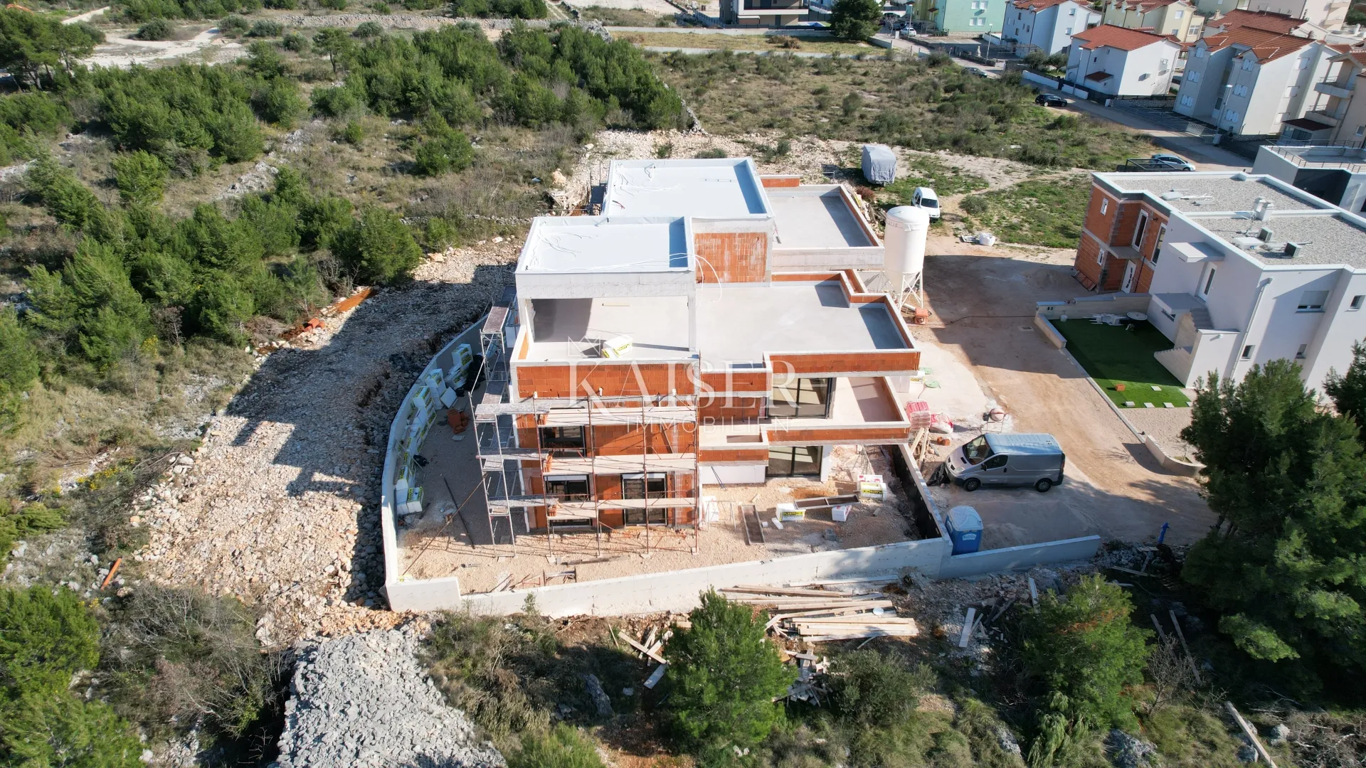 srima, vodice - luksuzni dvoetažni stan sa bazenom i krovnom terasom - slika 3