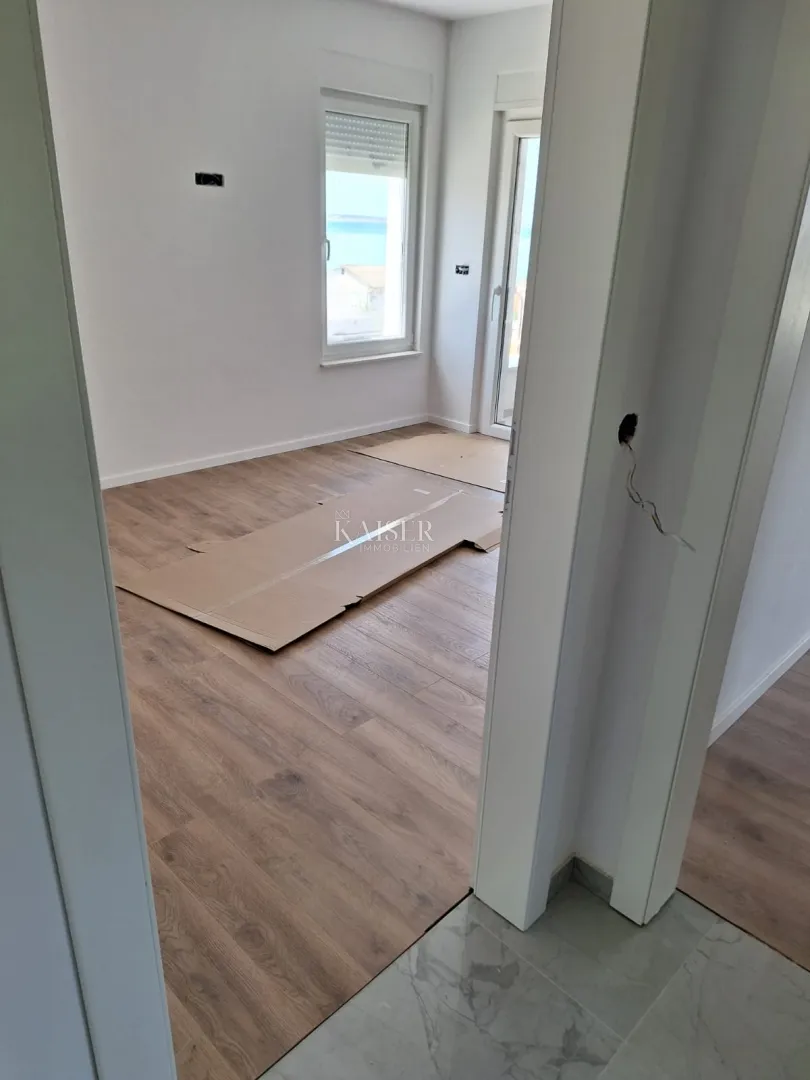 zadar , rtina - vila s bazenom i krovnom terasom - slika 10