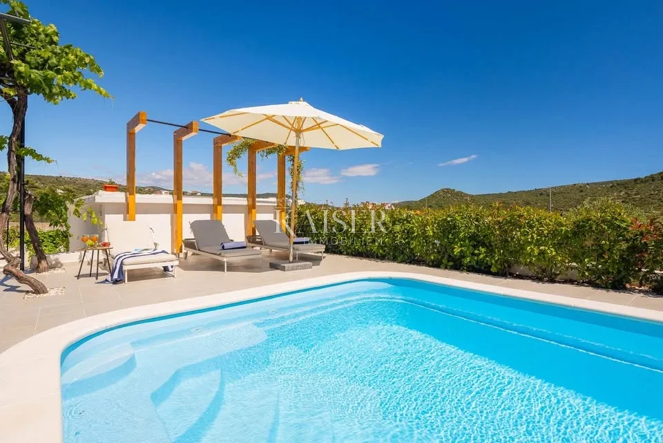 šibenik - kanica, kuća s bazenom, 150 m od mora - slika 2