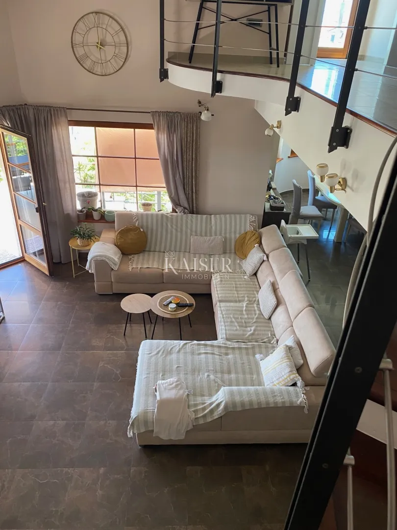 šibenik, brodarica - vila s bazenom i pogledom na more - slika 27