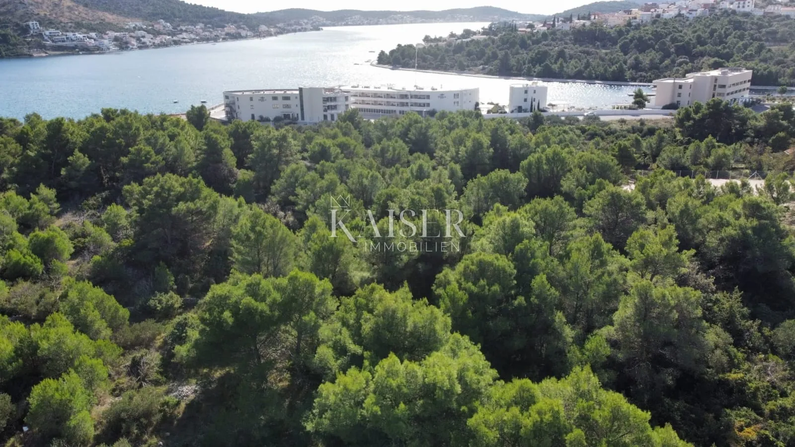 Šibenik-ROGOZNICA – KOMERCIJALNO ZEMLJIŠTE 300m od mora 4128m2